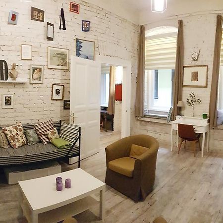 Bpr Wolf Apartment With Terrace Budapest Luaran gambar