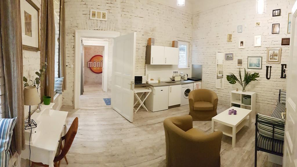 Bpr Wolf Apartment With Terrace Budapest Luaran gambar